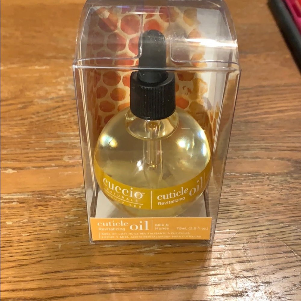 Cuccio cuticle oil